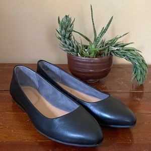 Kelly & Katie Simple Black Flats - Size 9